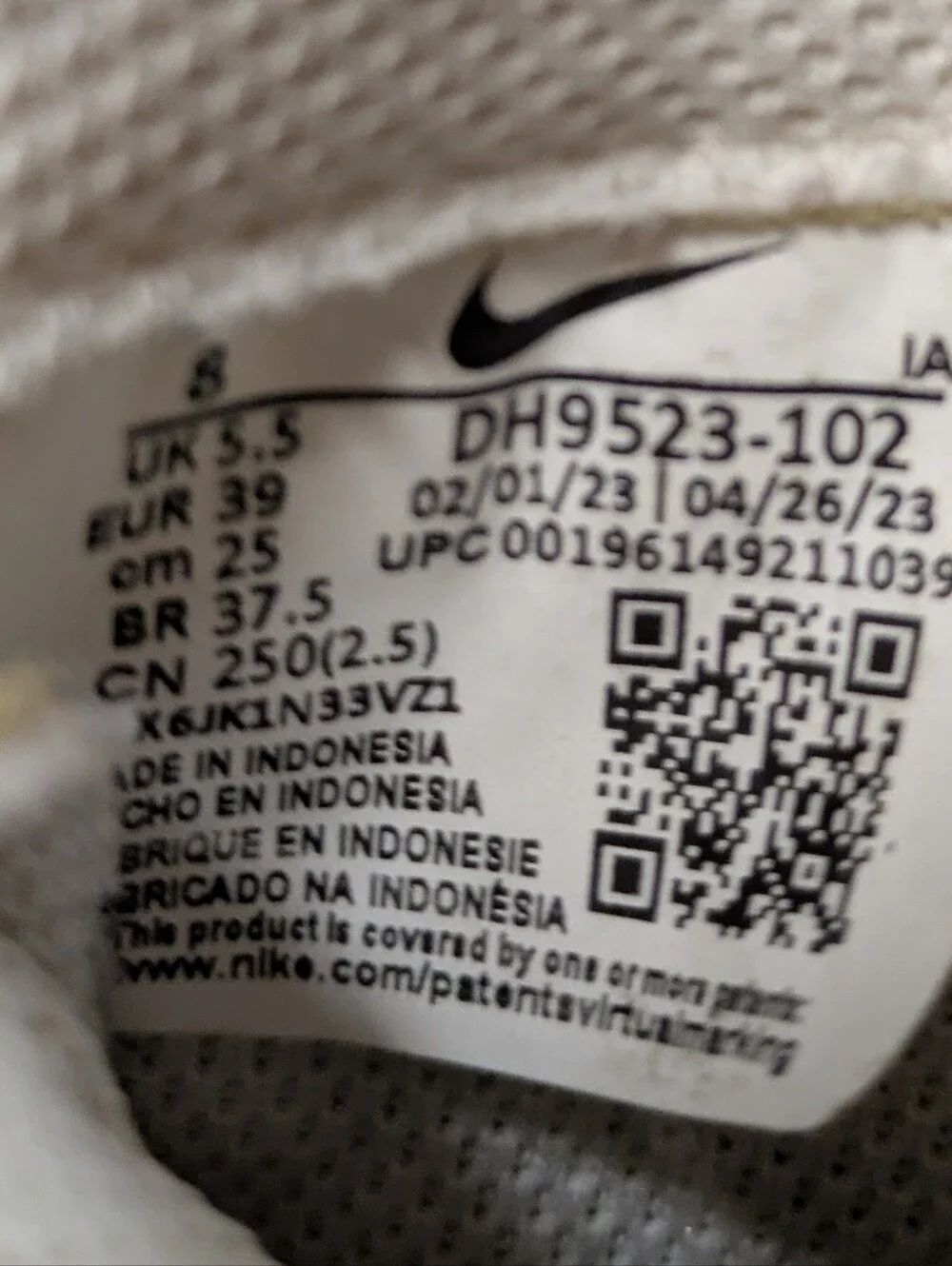 Nike Waffle Debut Sneakers Sandrift Black Womens Size 8